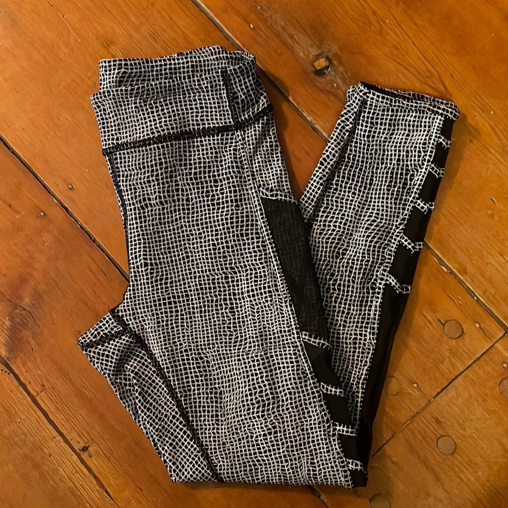 LULULEMON LEGGINGS SIZE SMALL